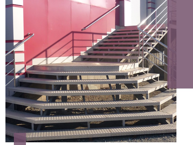 Лестницы для магазина в Рязани — изготовление и монтаж