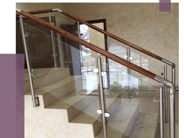 Комбинированные перила из металла и дерева в Рязани