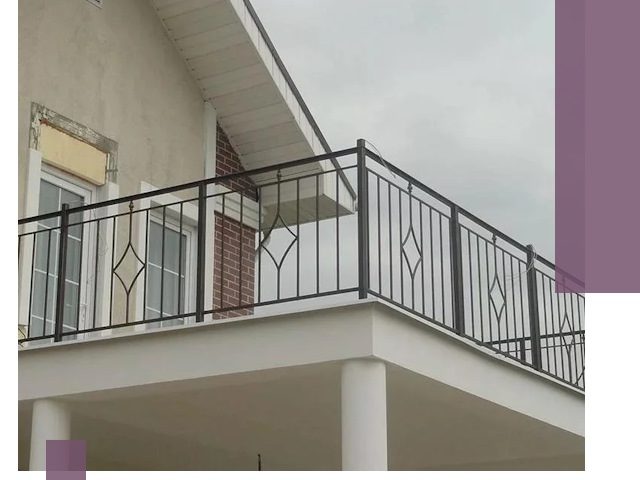 Изготовление балконных ограждений в Рязани из металла и стекла